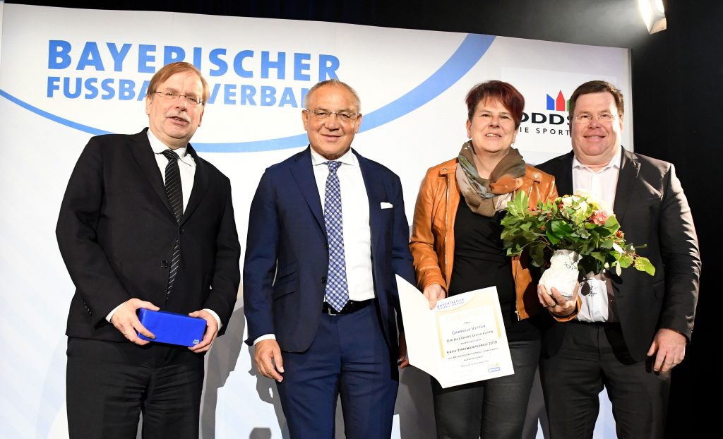 BFV-Ehrenamtspreis für Gabi Vetter von der DJK Augsburg-Lechhausen