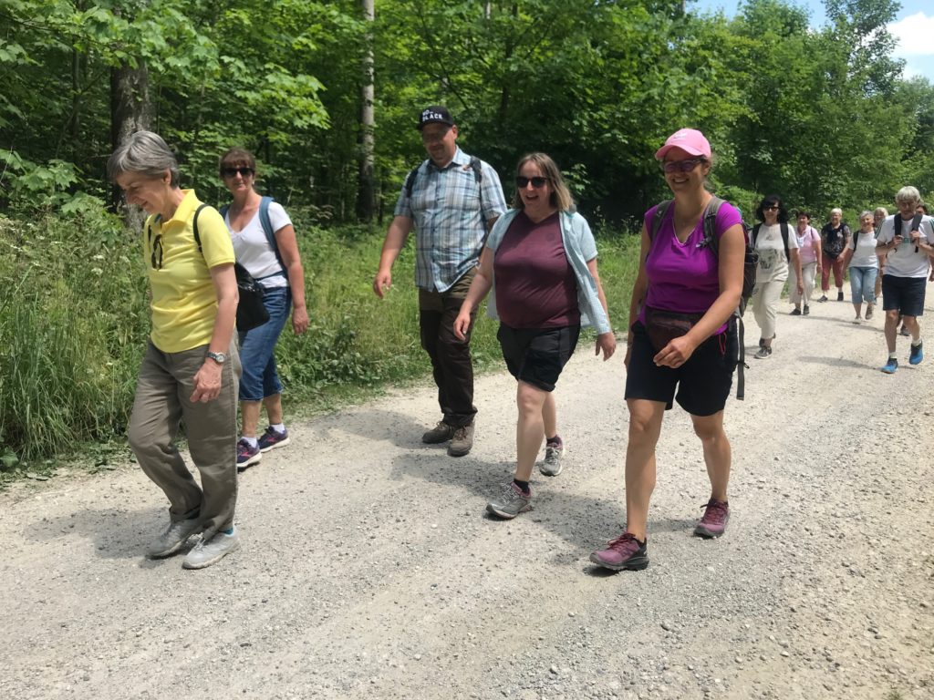 Neue Kraft schöpfen beim Wandern rund ums Sisi-Schloss